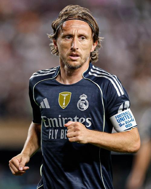 火箭末节爆发连扳三分险胜国王