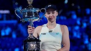 帕尔马官方：铃木彩艳左手中指及手舟骨复合骨折，将接受手术